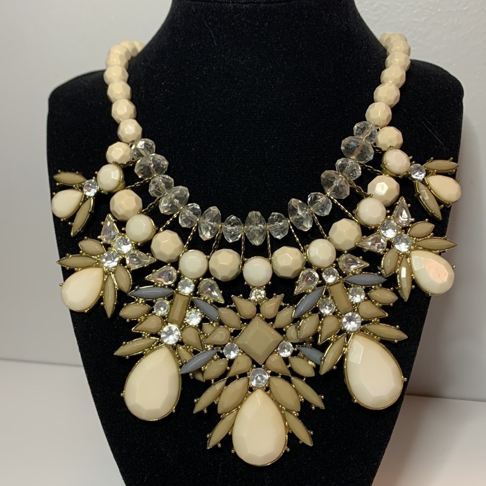 Tan Necklace - Picture 4 of 5